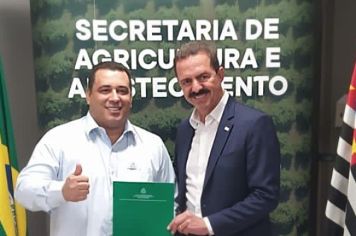 Prefeito Flavio assina convênio do Programa Melhor Caminho em benefício a zona rural.