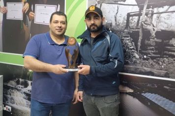 Prefeito Flavio Euflauzino recebeu o Thiago que participou dos 65° Jogos Regionais na Categoria Tênis De Mesa