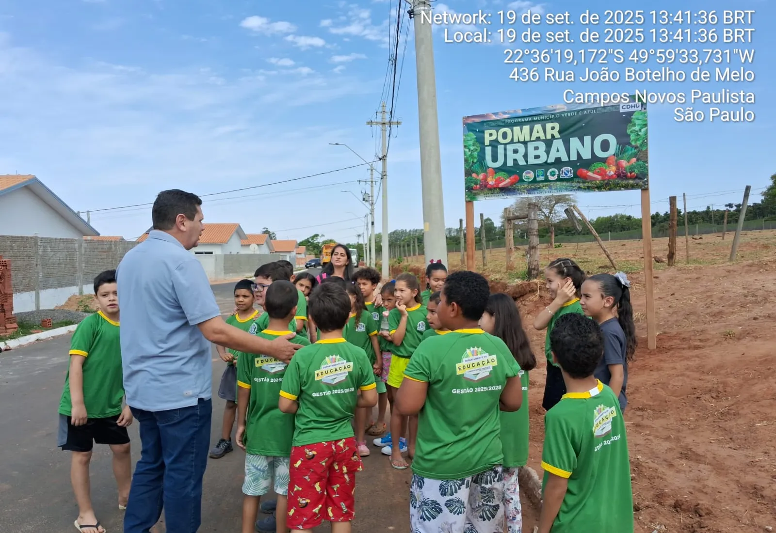 Dia da Árvore é celebrado com plantio de mudas frutíferas em Campos Novos Paulista