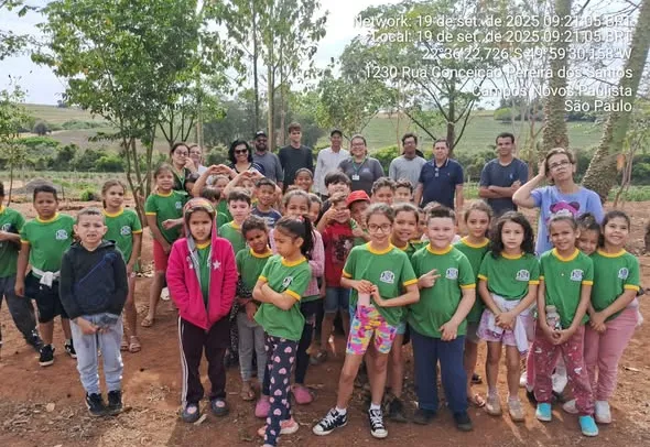 Dia da Árvore é celebrado com plantio de mudas em Campos Novos Paulista