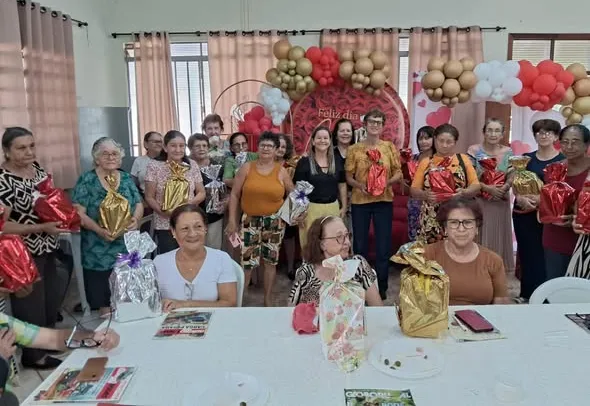 Assistência Social realiza café da tarde em homenagem ao Dia das Mães