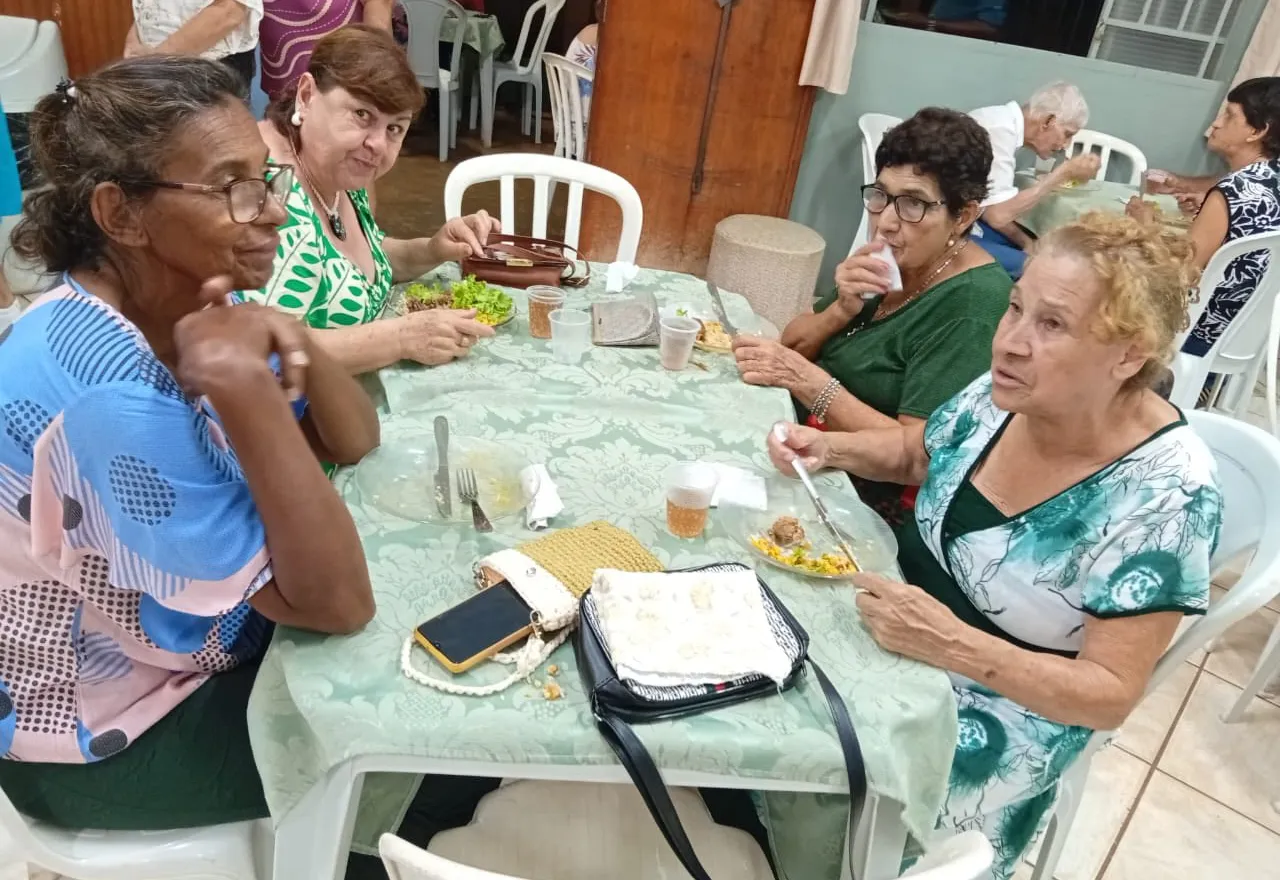 CCI Realiza Jantar Mensal com Idosos do SCFV