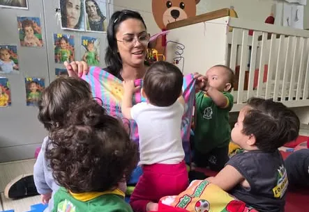 DESPERTANDO A IMAGINAÇÃO DESDE O BERÇÁRIO