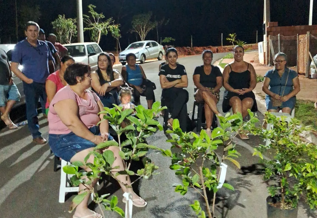 Dia da Árvore fortalece parceria entre Meio Ambiente e CDHU em Campos Novos Paulista