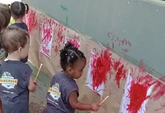 Incentivo à Leitura encanta crianças com a história da Chapeuzinho Vermelho 