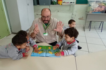 Descobrindo Histórias: Escuta e Imaginação no Mundo dos Livros