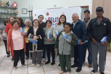 Jantar especial reúne idosos do CCI em noite de confraternização