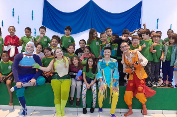 Teatro, Educação e Conscientização: “O Segredo no Fundo do Mar” encanta e ensina nossas crianças. No dia 21 de maio, nossas crianças da EMEF tiveram a oportunidade de assistir à peça teatral “O Segredo no Fundo do Mar”, apresentada pela Companhia Dell’Art