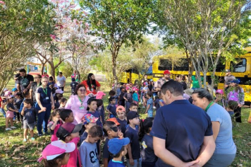 Plantio de Mudas Nativas e Frutíferas Marca Comemoração ao Dia da Árvore em Campos Novos Paulista