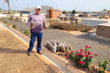 Departamento de Meio Ambiente entrega composto orgânico ao Cemitério Municipal