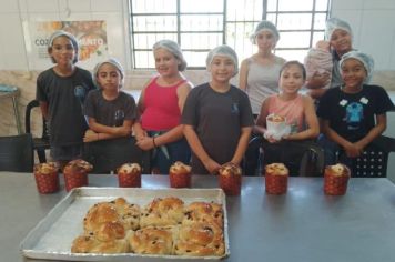 Oficina de Panetone inaugura espírito natalino no CRAS Mercedes Molina.