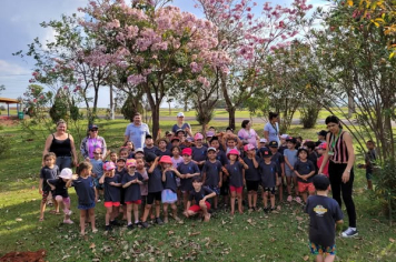 Departamento Municipal de Meio Ambiente realiza plantio de mudas nativas e frutíferas em comemoração ao Dia da Árvore