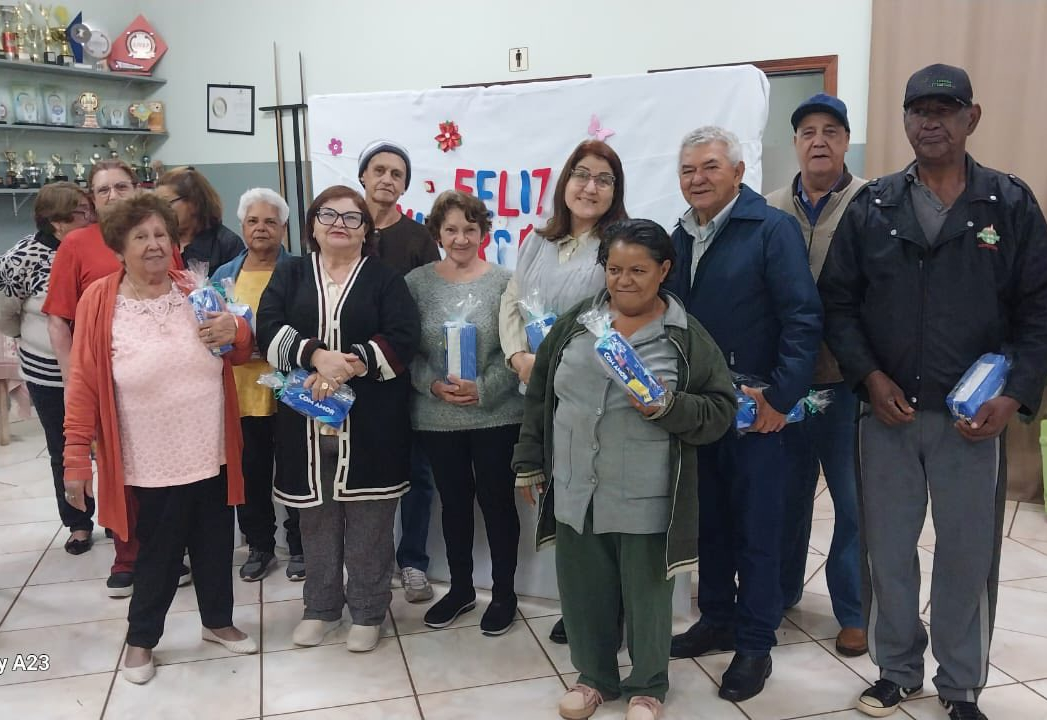 Jantar especial reúne idosos do CCI em noite de confraternização