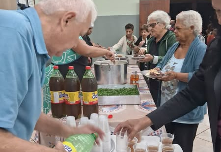 CCI promove jantar especial para idosos do Serviço de Convivência