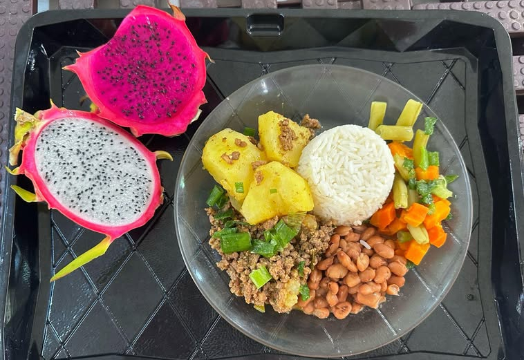 Merenda Escolar Oferece Refeição Nutritiva e Saborosa para Alunos