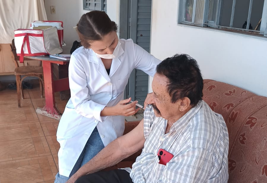 Vacinação Domiciliar: Cuidado e Proteção para Nossos Idosos