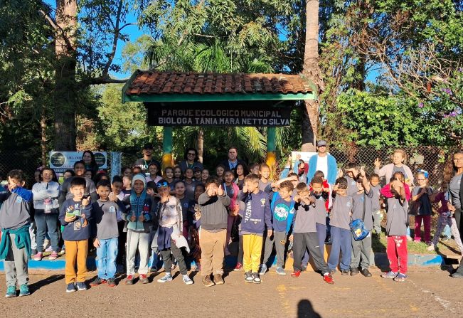 DEPARTAMENTO MUNICIPAL DE MEIO AMBIENTE JUNTAMENTE COM ALUNOS DA ESCOLA EMEF – VIVIANA LÚCIA DE MORAES FRANCO